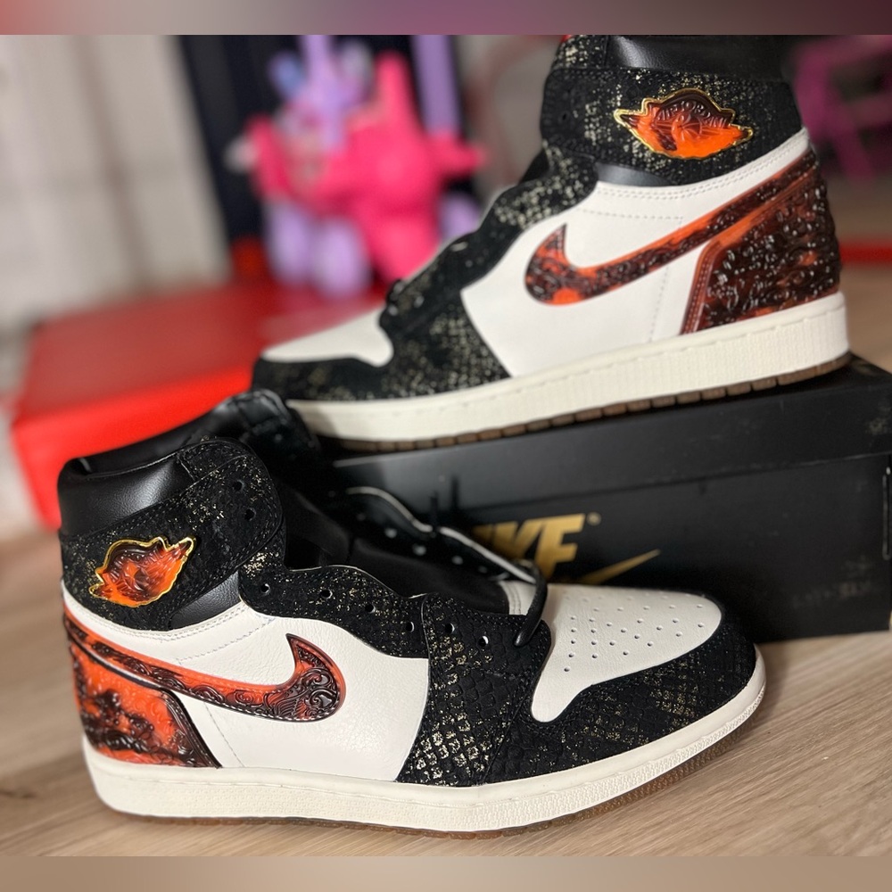 Air Jordan 1 Retro High OG 'Year of the Snake' SIZE 10